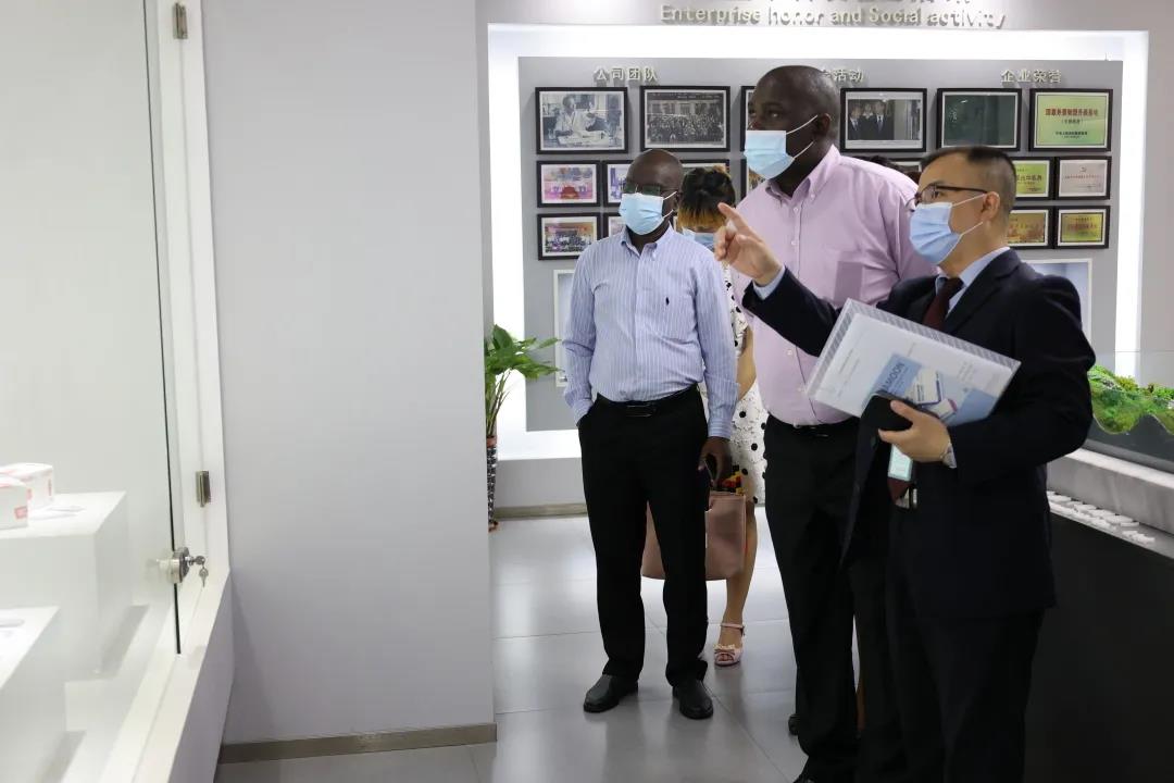 烏干達共和國駐廣州總領事館一行到桂林南藥調(diào)研考察 烏干達共和國駐廣州總領事館一行到桂林南藥調(diào)研考察